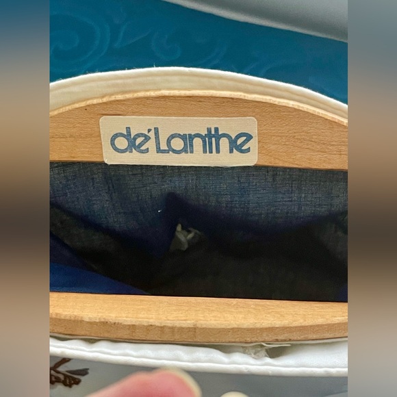 DeLanthe Bermuda White Cotton Bag with Pelican Embroidery and Bamboo Handles - Picture 7 of 9